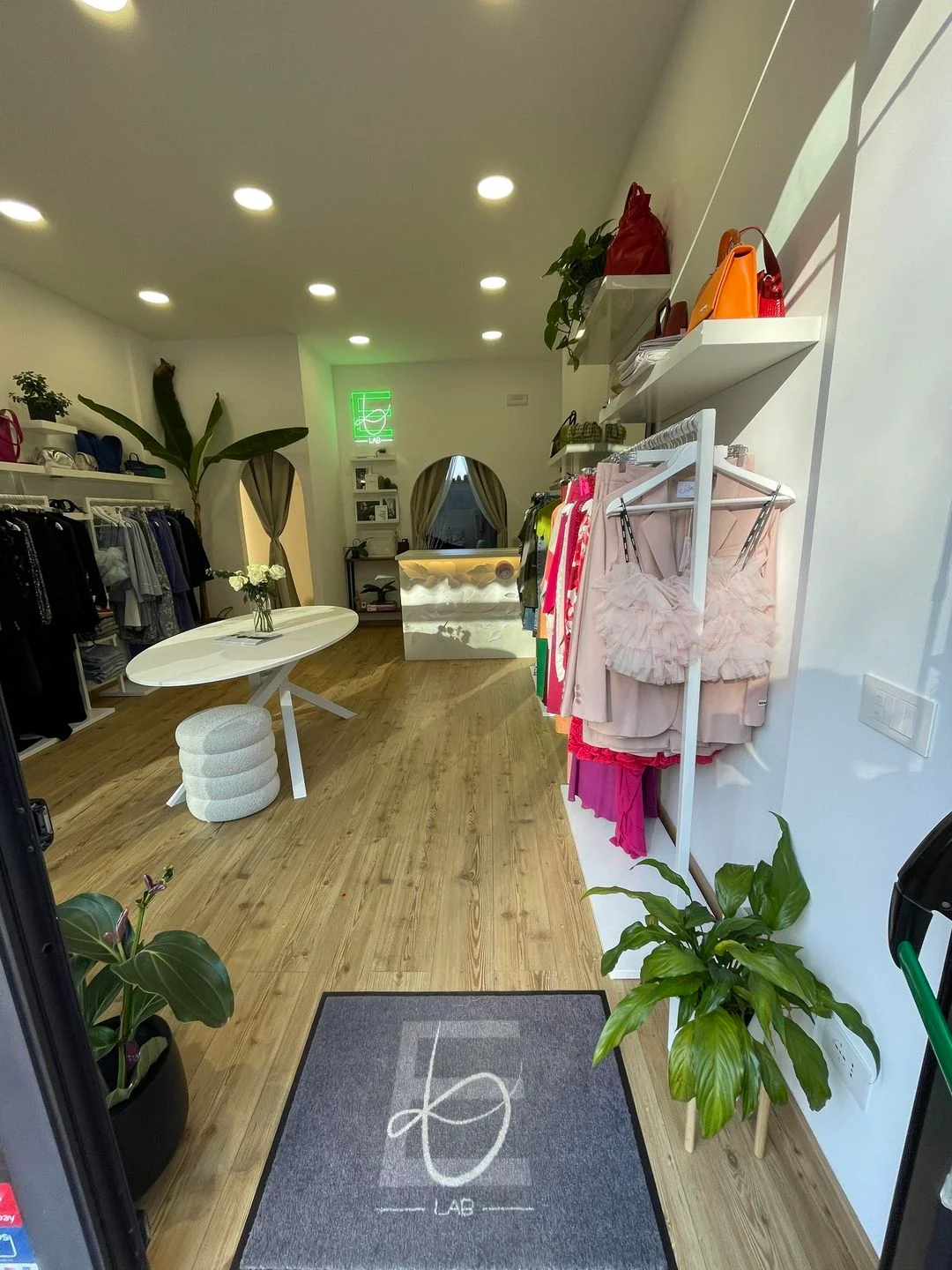 E lab Boutique – photo 3