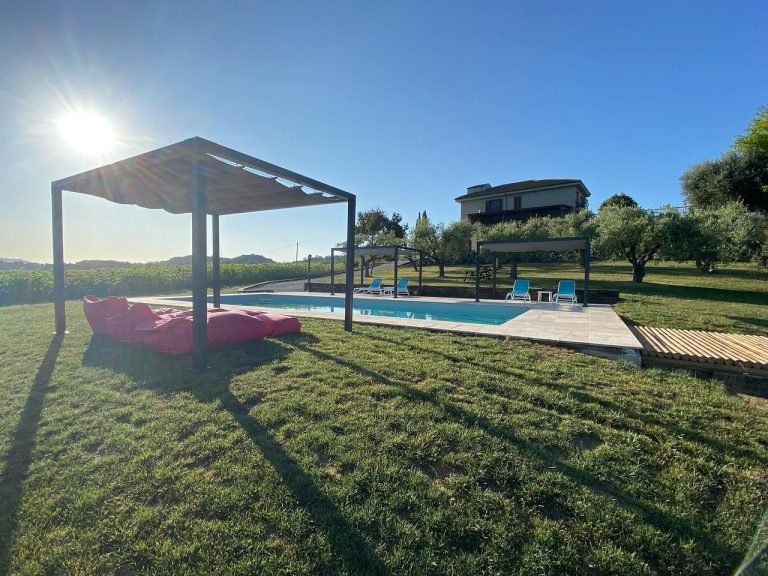 Casafaro Petritoli swimmingpool 01 768x576