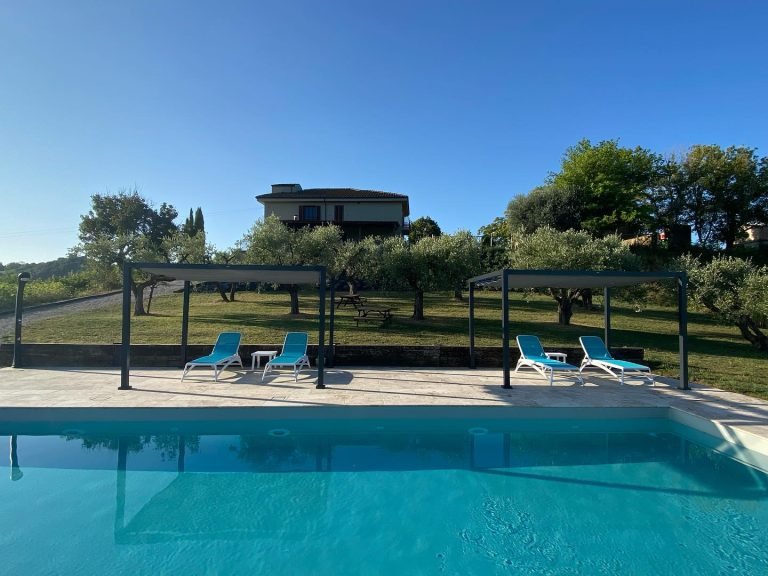 Casafaro Petritoli swimmingpool 02 768x576