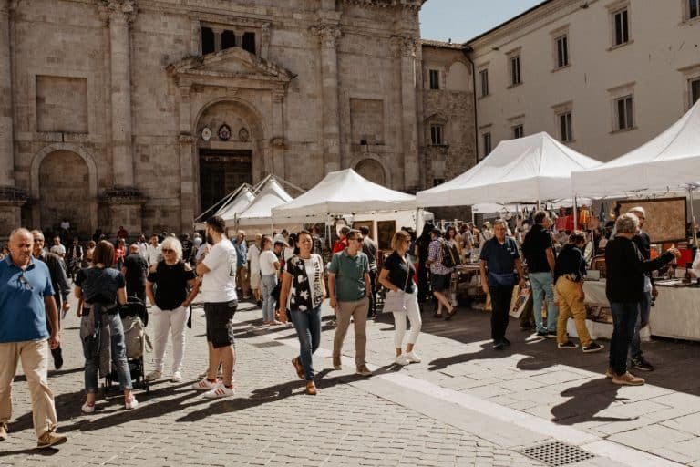 antiek markt ascoli 768x512