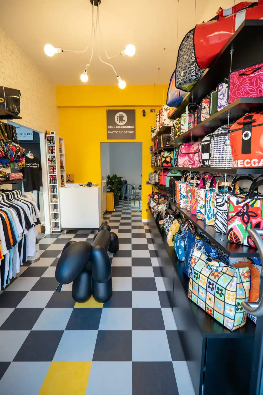 Paul Meccanico overview shop front in new store 01